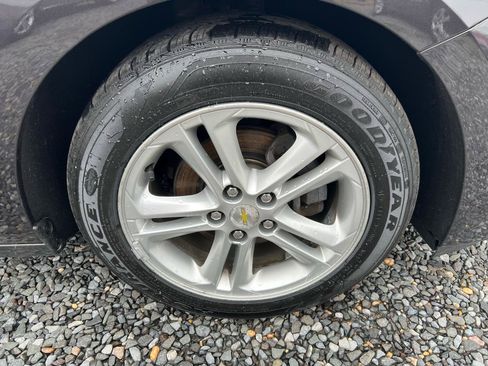 Used 2017 Chevrolet Cruze LT FWD image 38