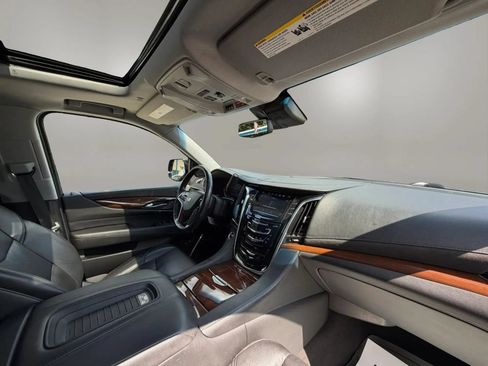 Used 2020 Cadillac Escalade ESV Luxury AWD/4WD image 39