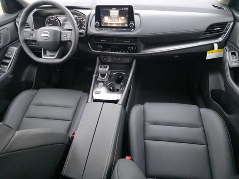 New 2026 Nissan Rogue SV w/ SV Premium Package FWD image 17