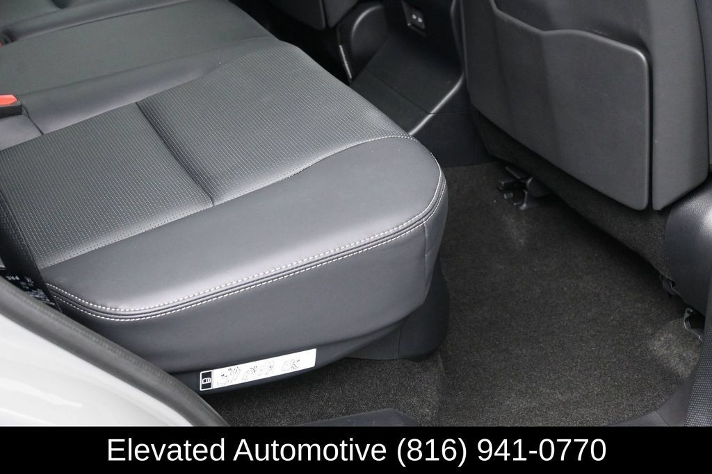 Used 2025 Lexus GX 550 w/ Accessory Package (2T) AWD/4WD image 9