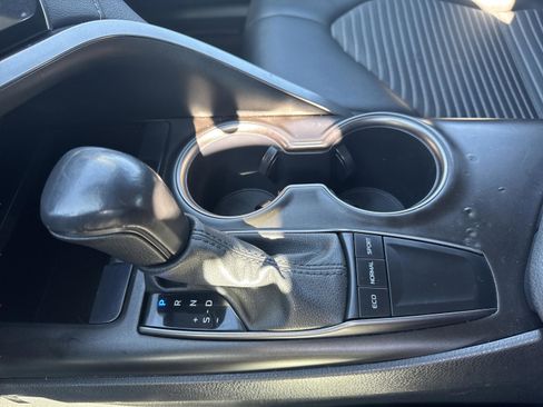 Used 2023 Toyota Camry SE image 21