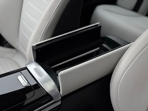 Used 2025 Mercedes-Benz C 300 Sedan image 38