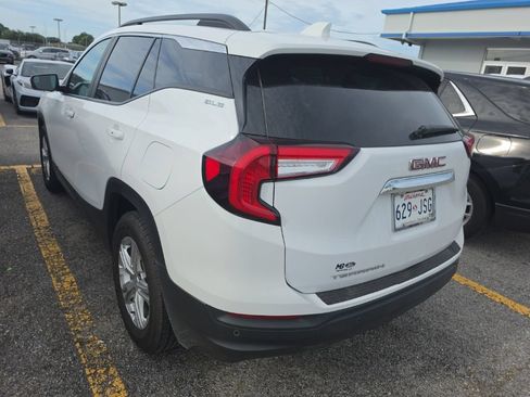 Used 2024 GMC Terrain SLE w/ Driver Convenience Package FWD image 8