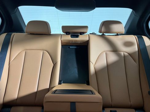 Used 2025 BMW 330i xDrive Sedan w/ Convenience Package image 31