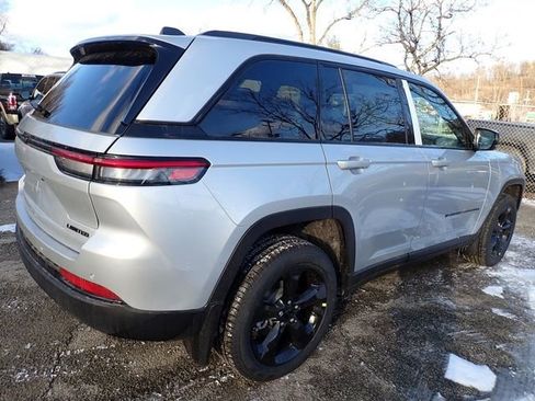 New 2025 Jeep Grand Cherokee Limited w/ Black Appearance Package AWD/4WD image 7