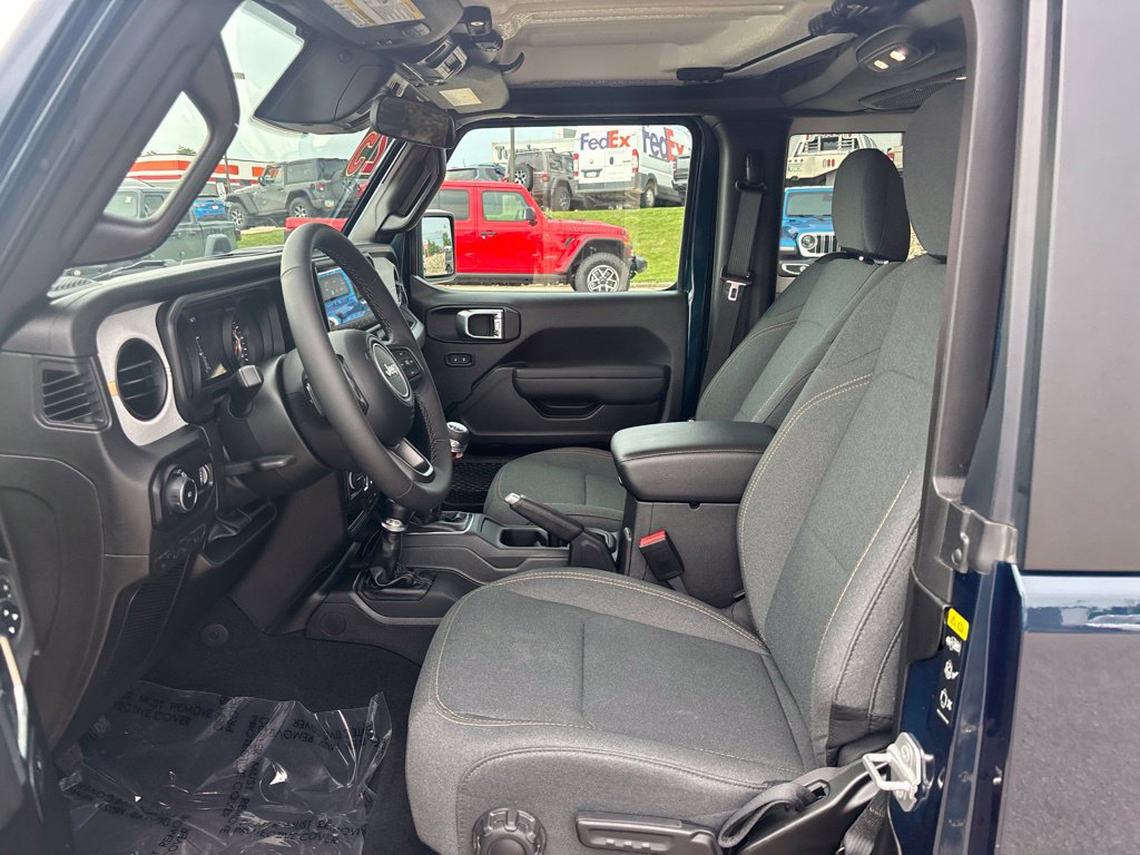 Used 2025 Jeep Wrangler Sport AWD/4WD image 11