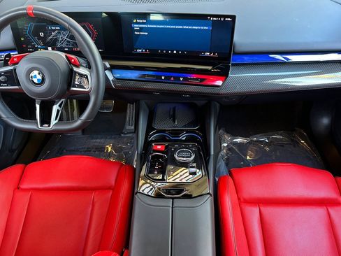 Used 2025 BMW M5 w/ Carbon Package image 27