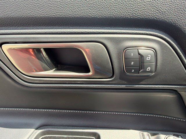 Used 2020 Ford Mustang Shelby GT500 w/ Technology Package RWD image 18