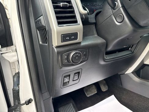 Used 2019 Ford F150 Lariat w/ Equipment Group 502A Luxury AWD/4WD image 25