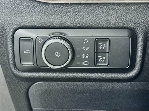 Used 2024 Ford Explorer Limited w/ Limited Technology Package RWD image 10