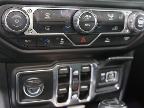 Used 2022 Jeep Wrangler Unlimited Sahara image 15