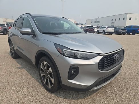 Used 2024 Ford Escape Platinum AWD/4WD image 2