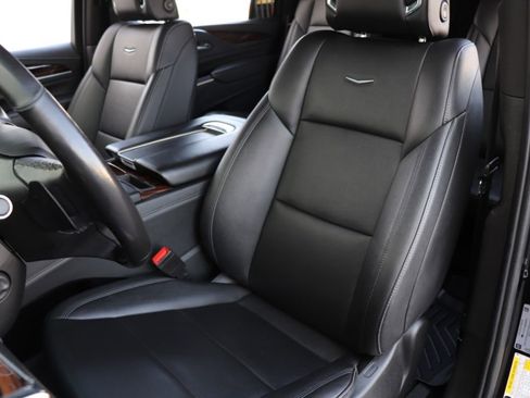 Used 2021 Cadillac Escalade ESV Luxury image 19
