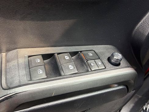 Used 2020 Toyota Tacoma TRD Off-Road AWD/4WD image 19