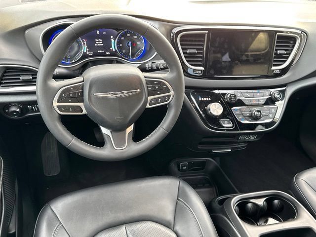 Used 2025 Chrysler Pacifica Select FWD image 23