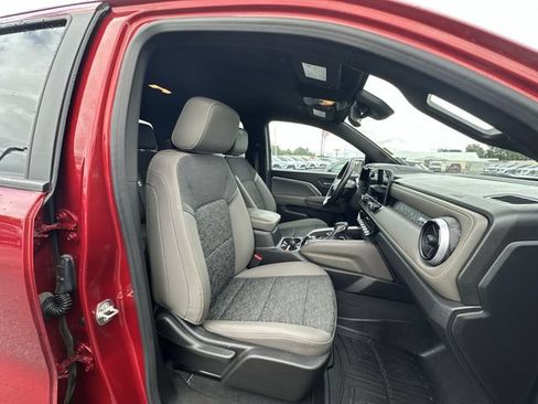 Used 2024 Chevrolet Colorado ZR2 w/ Technology Package AWD/4WD image 13