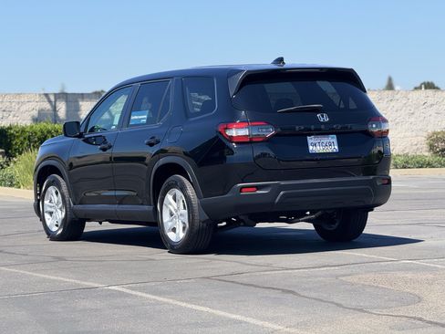 Used 2024 Honda Pilot LX image 5