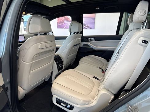 Used 2024 BMW X7 xDrive40i w/ M Sport Package AWD/4WD image 43