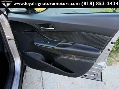 Used 2018 Toyota C-HR XLE image 28