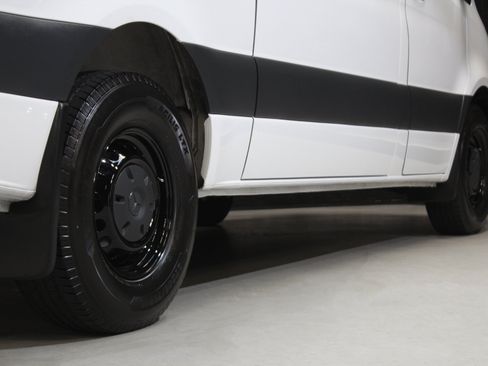 Used 2024 Mercedes-Benz Sprinter 2500 image 18