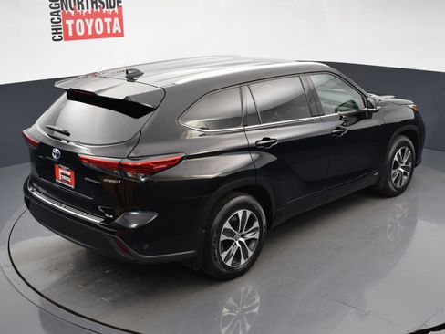 Used 2022 Toyota Highlander XLE image 24