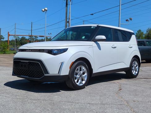 Used 2025 Kia Soul LX w/ LX Technology Package FWD image 2