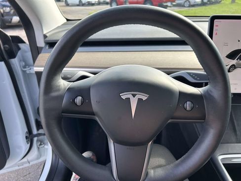 Used 2021 Tesla Model Y Long Range AWD/4WD image 30