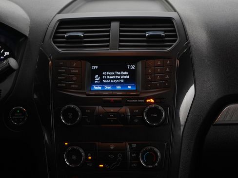 Used 2019 Ford Explorer XLT image 16