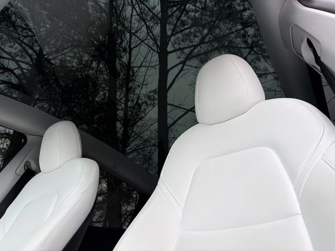 Used 2021 Tesla Model Y Performance image 23