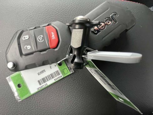 New 2025 Jeep Gladiator Rubicon image 33