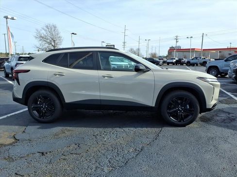 New 2026 Chevrolet Trax LT w/ Driver Confidence Package image 2