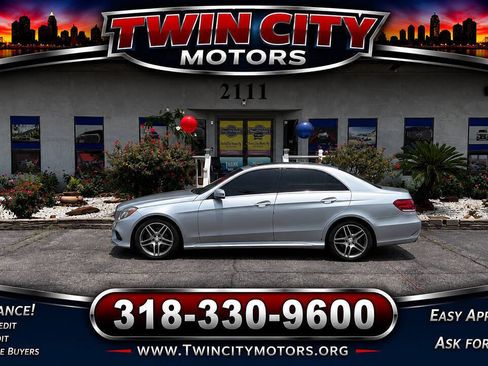 Used 2015 Mercedes-Benz E 400 Sedan w/ Driver Assistance Package image 2