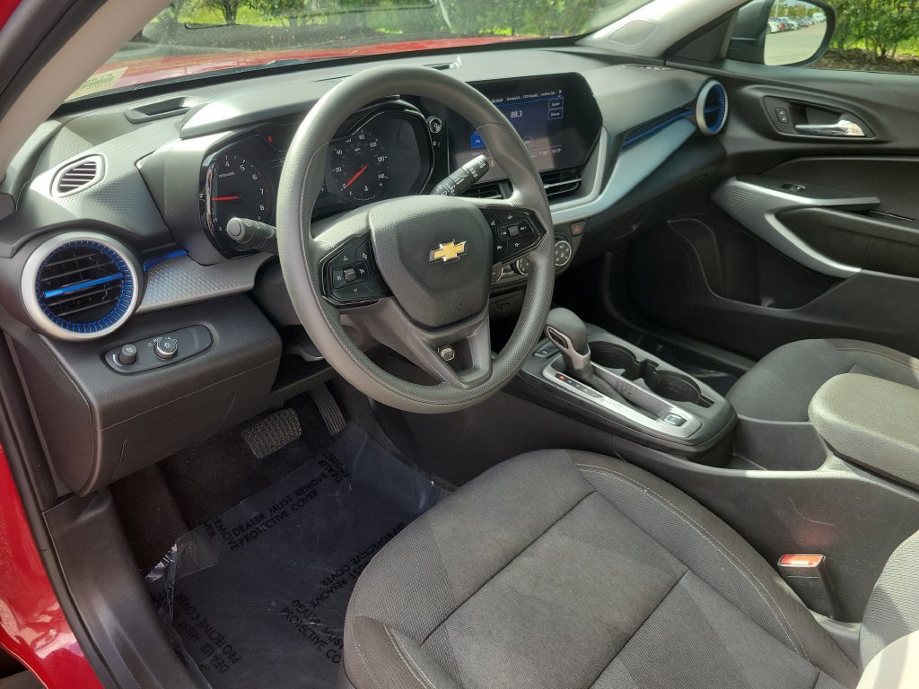 Used 2026 Chevrolet Trax LS FWD image 13