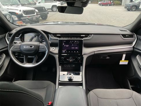 New 2025 Jeep Grand Cherokee L Laredo w/ Luxury Tech Group I image 18