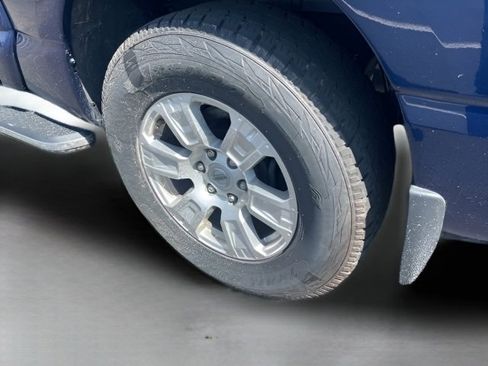 Used 2019 Nissan Titan SV w/ SV Convenience Package image 14