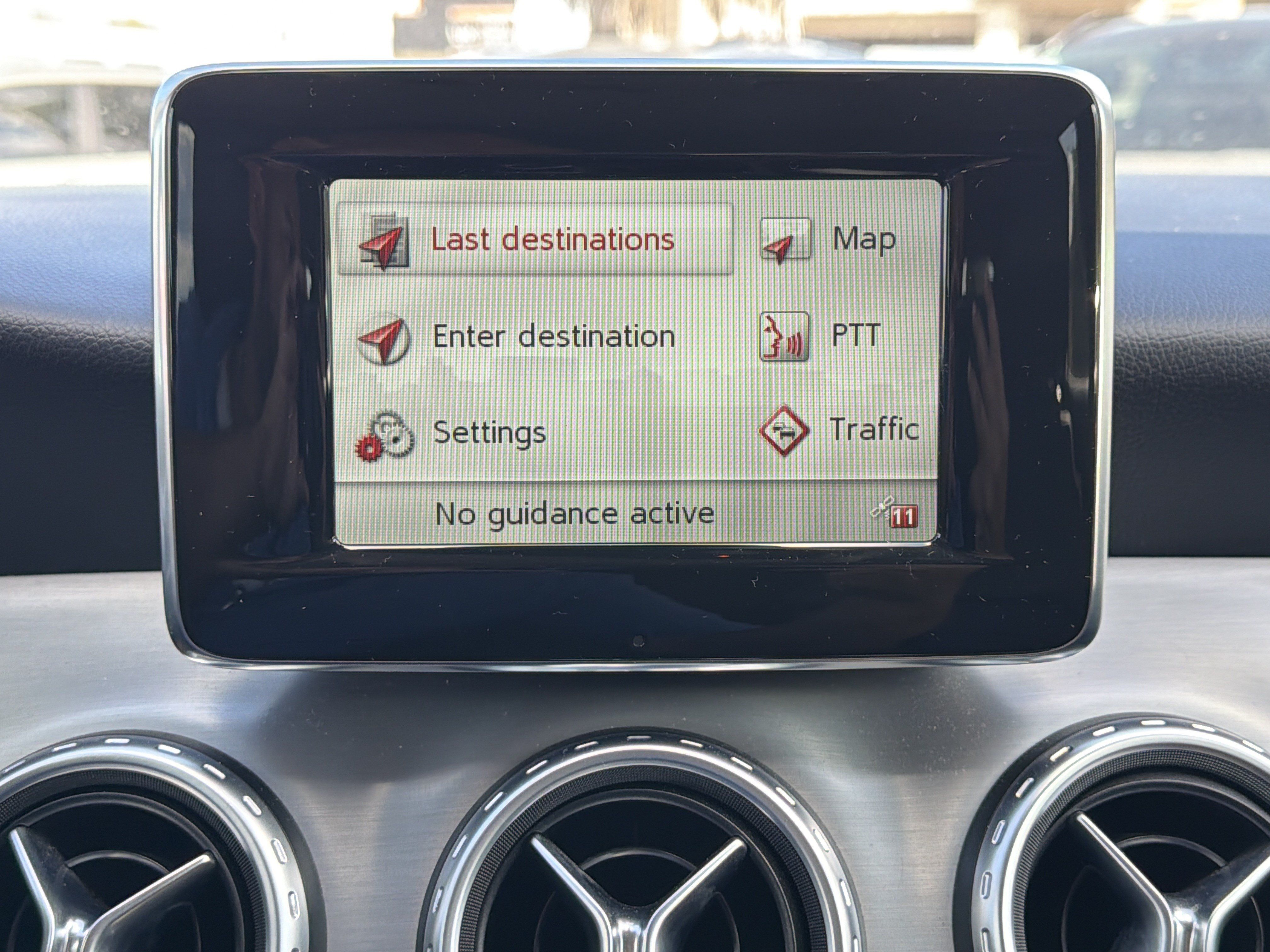 Used 2015 Mercedes-Benz GLA 250 4MATIC image 4
