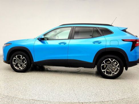 Used 2025 Chevrolet Trax LT w/ Driver Confidence Package image 8