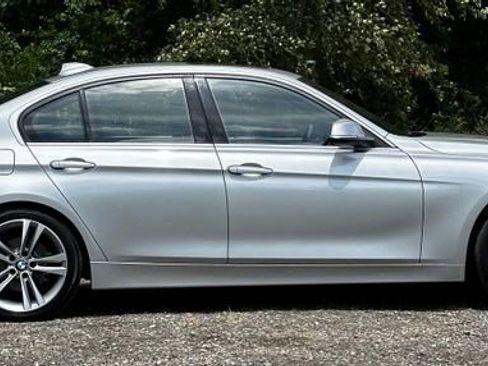 Used 2018 BMW 328d Sedan w/ Premium Package RWD image 10