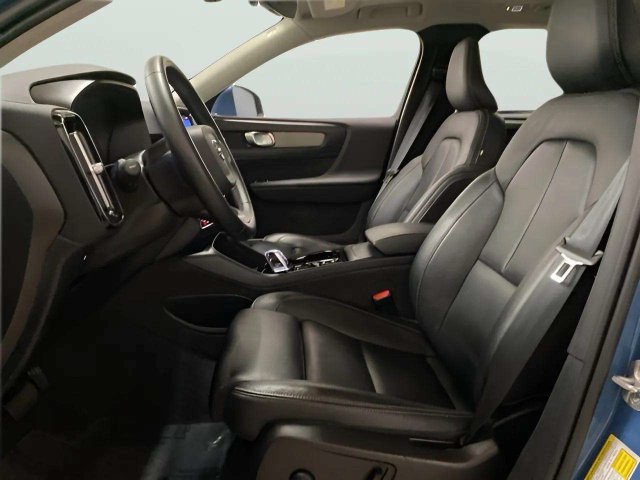 Used 2025 Volvo XC40 B5 Plus AWD/4WD image 64