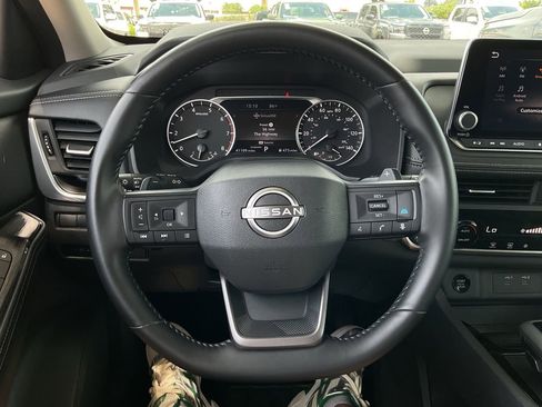 Used 2025 Nissan Rogue SV FWD image 28