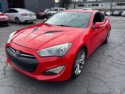 Used 2013 Hyundai Genesis 3.8 image 6