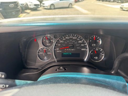 Used 2017 Chevrolet Express 3500 Extended image 31