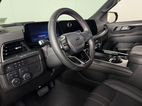 Used 2025 Chevrolet Suburban RST image 22