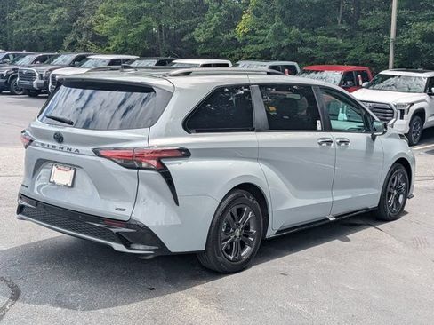 Used 2025 Toyota Sienna XSE w/ XSE Premium Package AWD/4WD image 7