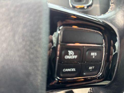 Used 2020 Dodge Grand Caravan SXT image 18