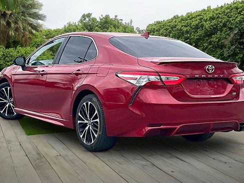 Used 2020 Toyota Camry SE w/ Carpet Mat Package image 12