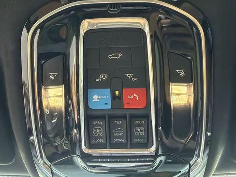 Used 2023 Jeep Grand Cherokee Summit w/ Luxury Tech Group V image 33