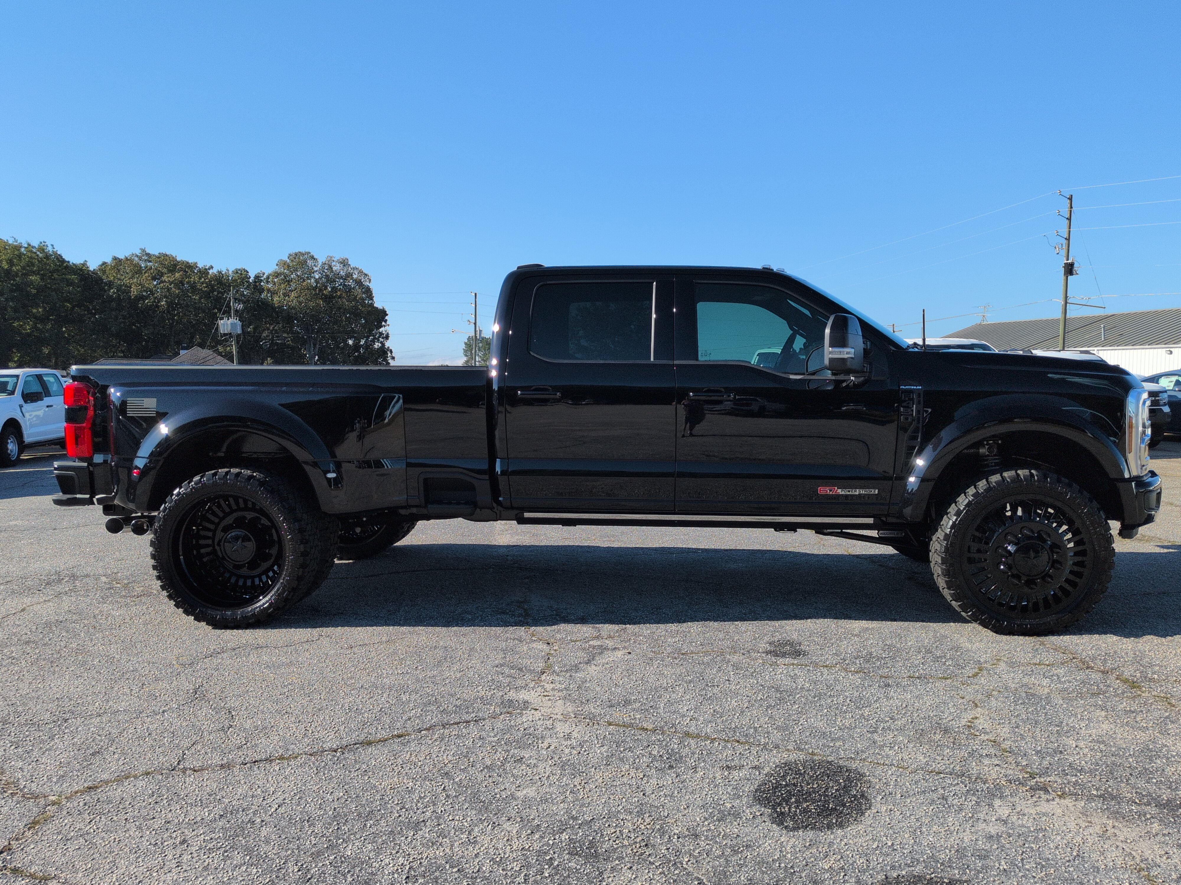 Used 2026 Ford F450 Platinum w/ FX4 Off-Road Package AWD/4WD image 2