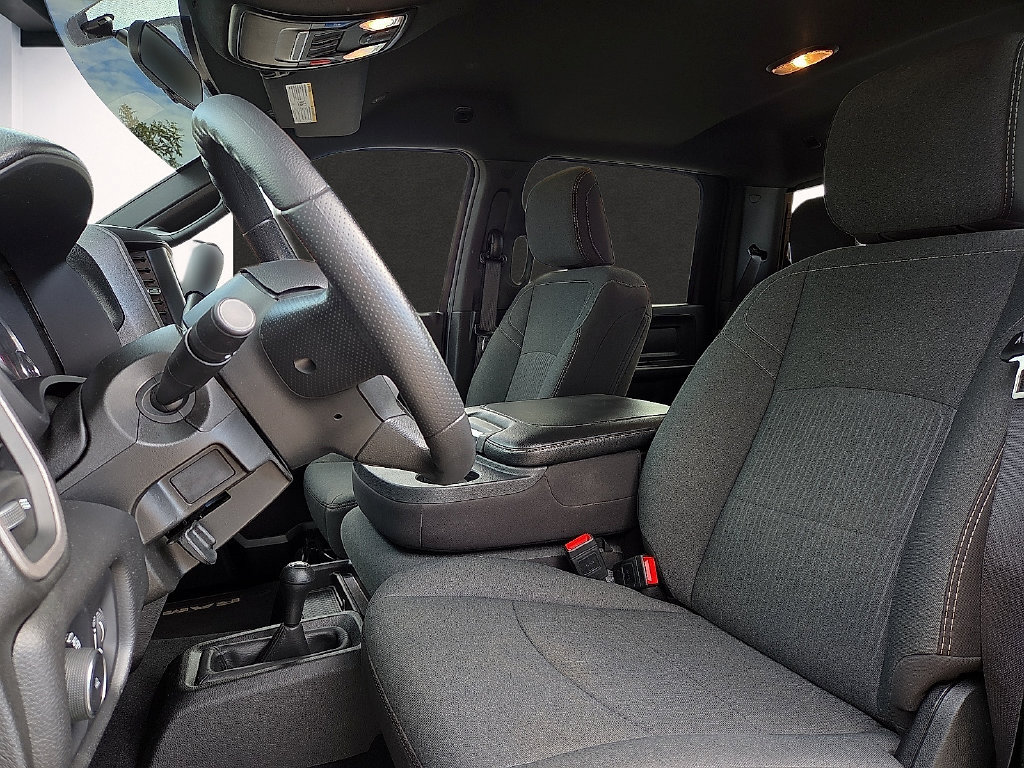 Used 2024 RAM 2500 Tradesman w/ Chrome Appearance Group AWD/4WD image 11