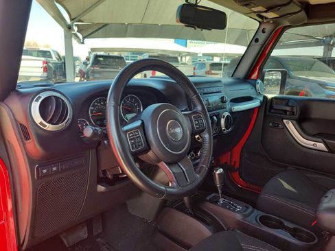 Used 2016 Jeep Wrangler Unlimited Rubicon w/ Connectivity Group image 2